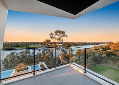 Parallel Riverfront Apartment - Balcony