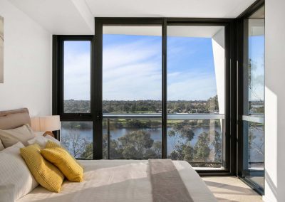 Parallel Riverfront Apartment - Bedroom