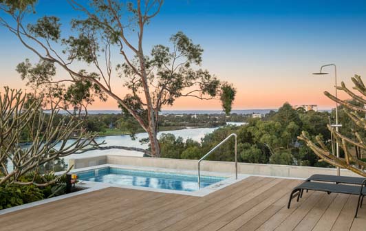 Parallel Riverfront Apartment pool